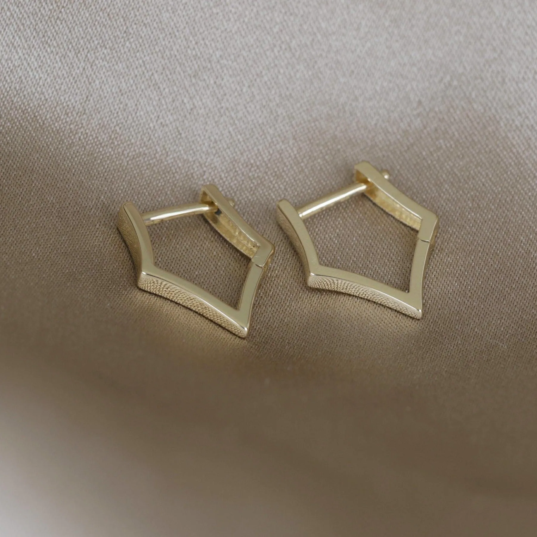 14k Gold Sleek Edge Hoop Earring