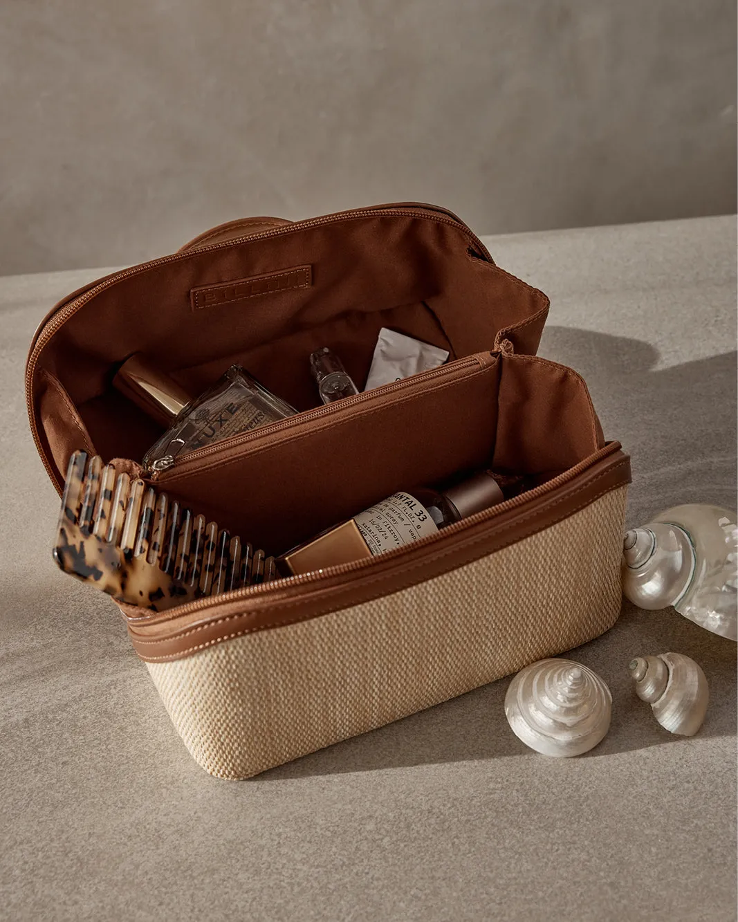 EXPANDABLE COSMETIC CASE - NATURAL RAFFIA